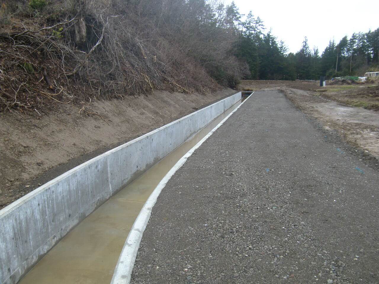 飛か第2902号 県営かんがい排水事業(保全合理化型)上野平用水地区第4期工事