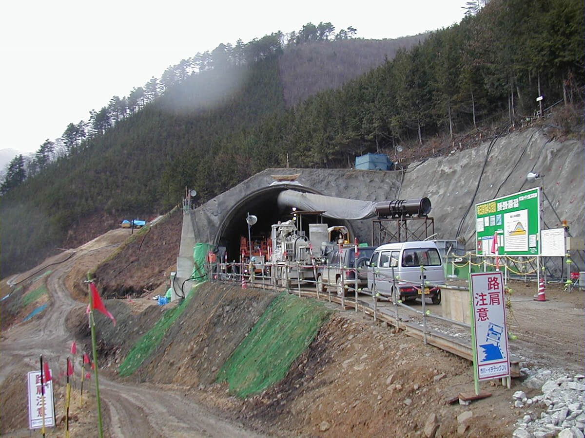 トンネル